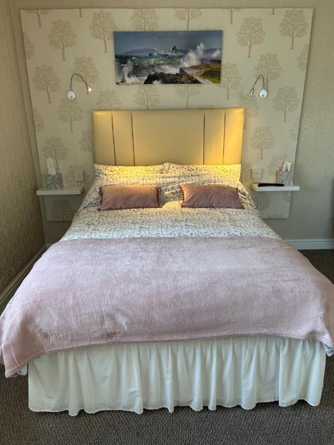 Bed and Breakfast Crossroads Холихед Экстерьер фото