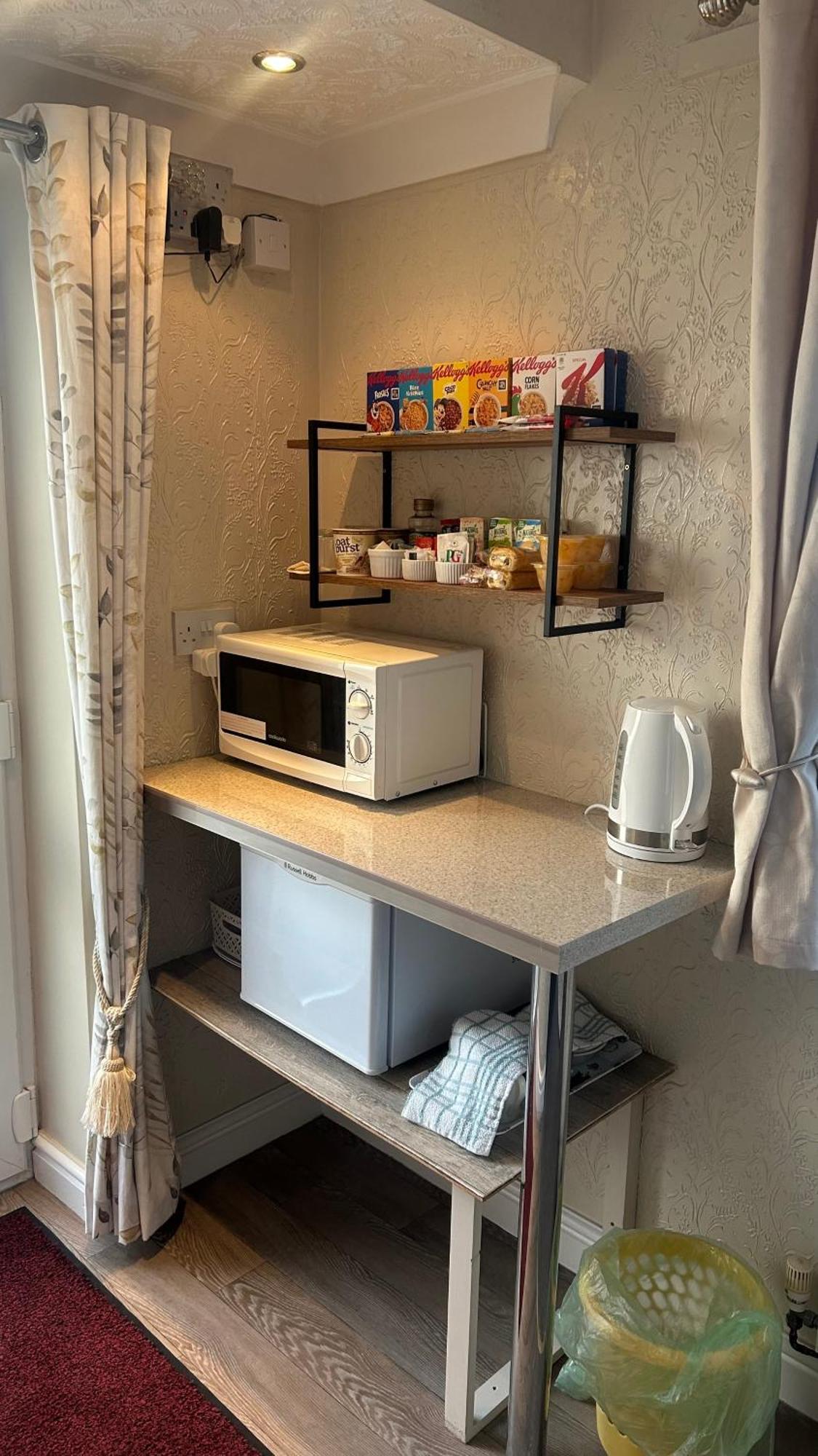 Bed and Breakfast Crossroads Холихед Экстерьер фото